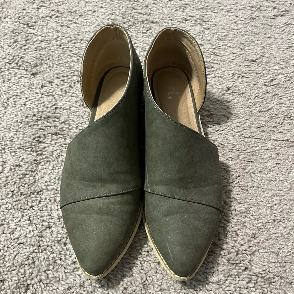 Women’s JG green faux suede flats